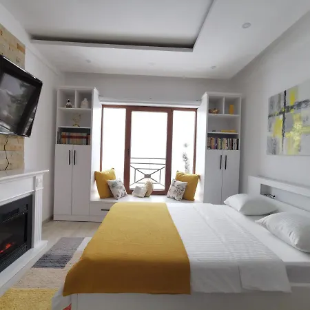 Golden Sky - Milmari & Apartment