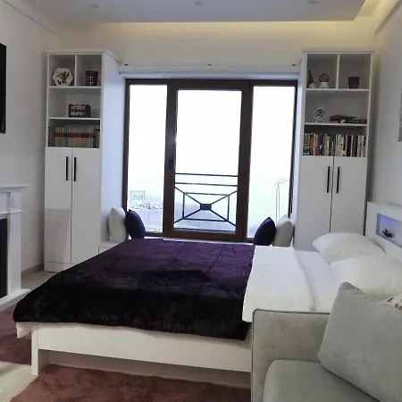 Golden Sky - Milmari & Apartment